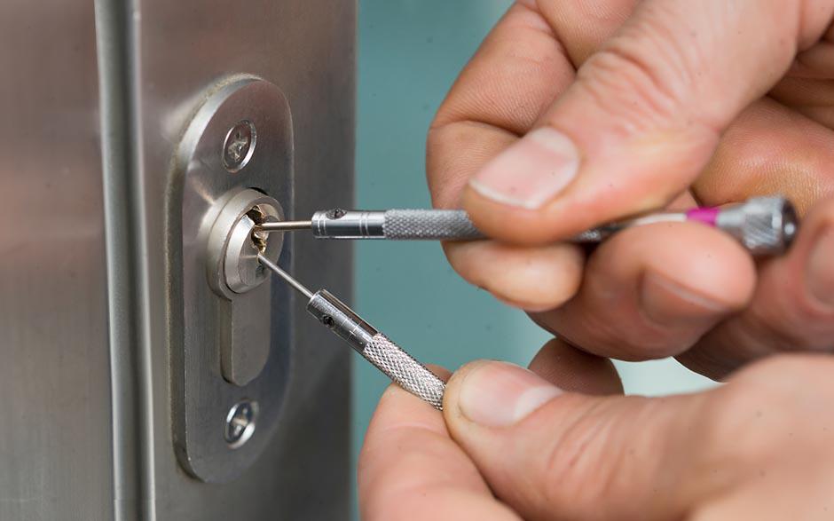combien coute un serrurier pour ouvrir une porte Saint-Pierre-lès-Nemours
