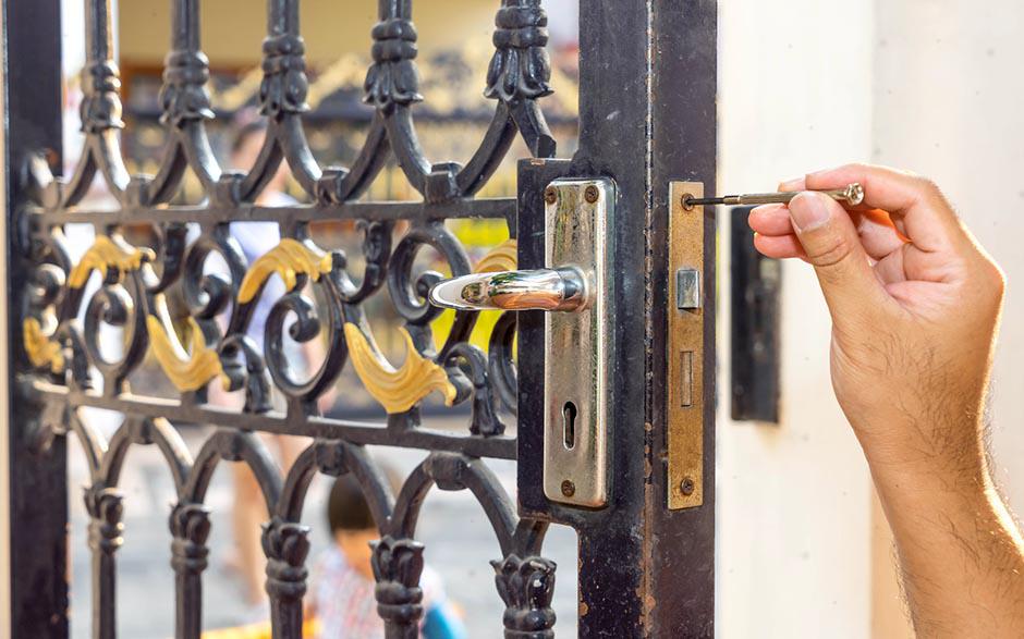 ouvrir une porte fermée à clé Vachette Paris 12